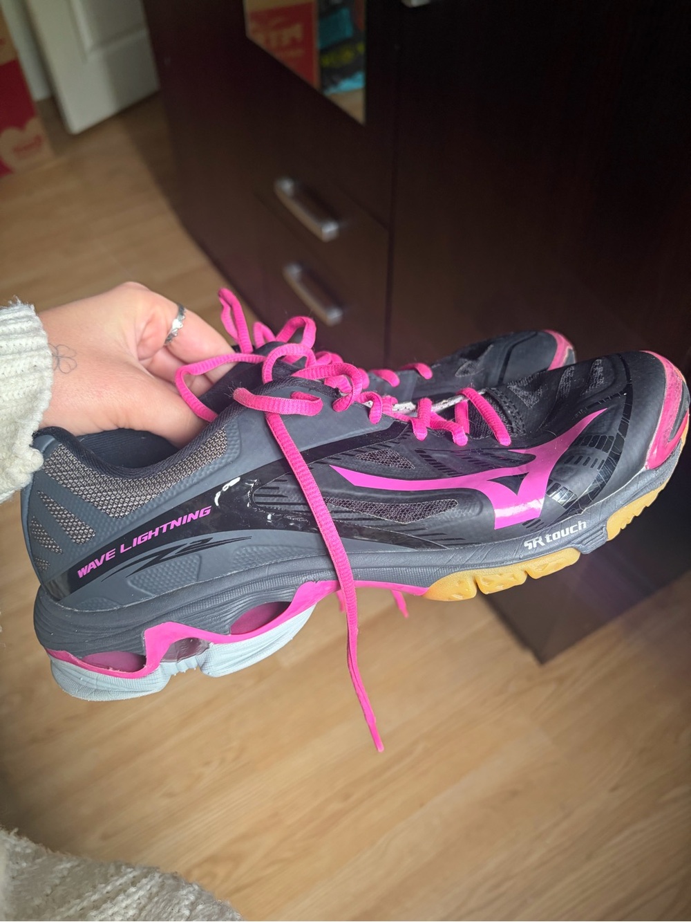 Mizuno court shoes